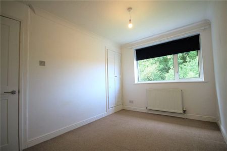 3 Bedroom House - Holland Gardens, Fleet - Photo 2