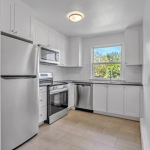 389-401 Yonge Street Apartments - Photo 2