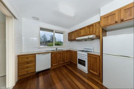 Bright & Spacious 2-Bedroom Unit in Prime Box Hill South - Photo 4