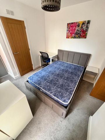 2 bedroom flat to rent - Photo 2