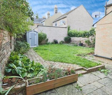 4 bedroom semi-detached house to rent - Photo 4