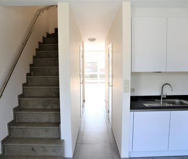 Goed gelegen duplex appartement met 2 slaapkamers, terras en carport te Tongeren - Foto 6