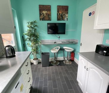 1 bedroom in a house share to rent - Photo 2
