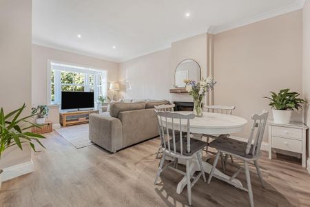 4 bedroom semi-detached house to rent - Photo 2