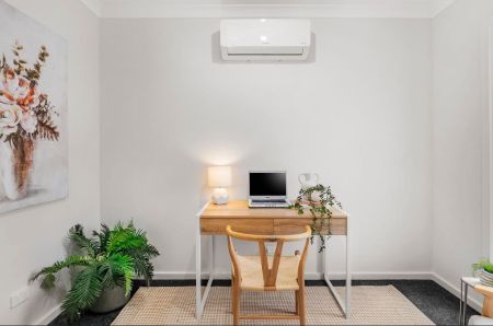 The Perfect Townhouse - Close To All Amenities **APPLY FOR THIS PROPERTY NOW** - Photo 2