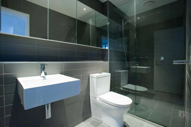 Modern one bedroom apartment! BREAK LEASE up May or 12 months lease. - Photo 1