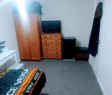 1 bedroom in a house share to rent - Photo 6