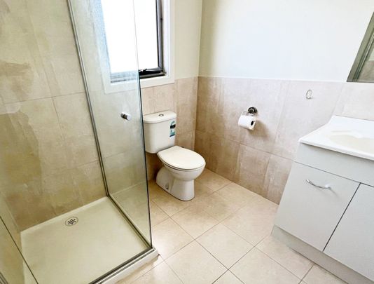 2/11 Erskine Avenue, Reservoir VIC 3073 - Photo 1