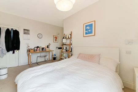 3 bedroom flat to rent - Photo 3