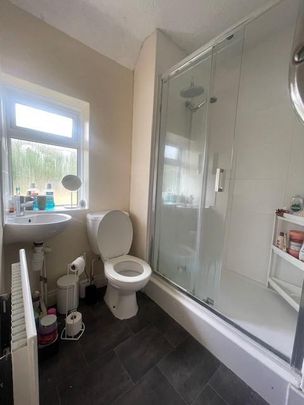 4 bedroom semi-detached house to rent - Photo 1