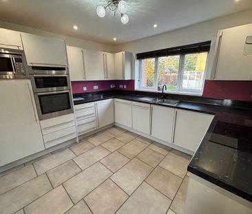 PETERBOROUGH - Photo 5