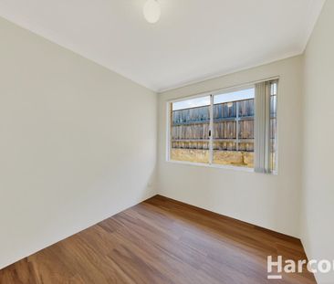 Splash into this newly renovated 5-bedroom home! - Photo 5