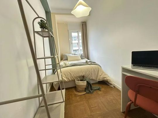 Carrer de Balmes, Barcelona, Catalonia 08022 - Photo 1