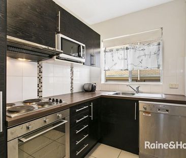 Prime Taringa Location - Walk to Everything You Need! - Photo 5