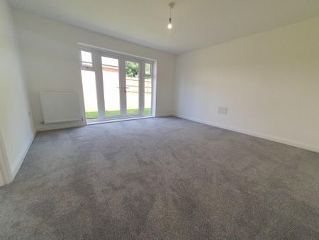 3 bedroom detached bungalow to rent - Photo 2