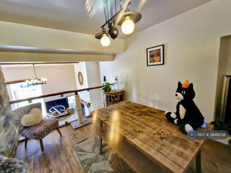 3 bedroom semi-detached house to rent - Photo 4