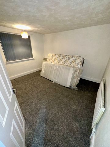 4 Bed Semi-Detached House, Greenhill Road, M8 - Photo 3