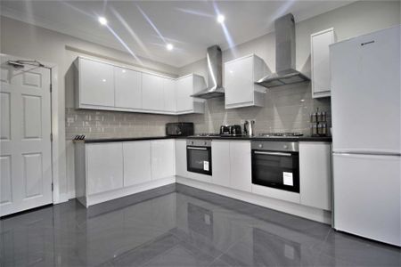 Price £950 pcm - Available Now - Furnished - Photo 5