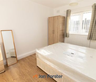 2 Bedroom Flat - Second Floor - Photo 4