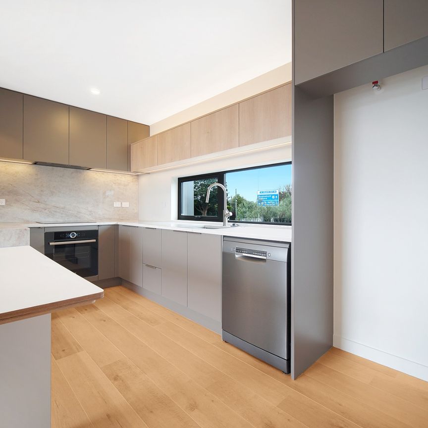 Close to everywhere. - Photo 1