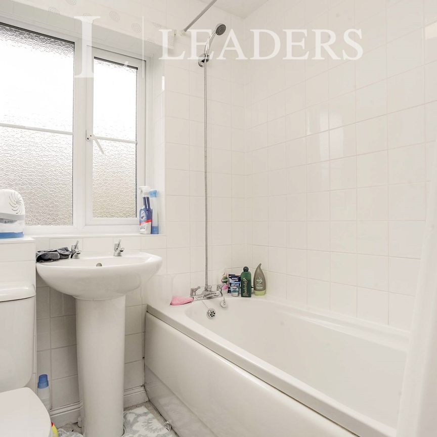 2 bedroom house to rent Perryfields, Burgess Hill, West Sussex, RH15 - Photo 1