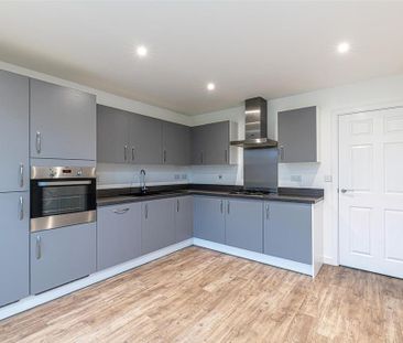3 bedroom semi-detached house to rent - Photo 2