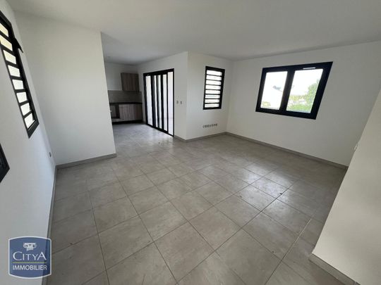 Location Appartement 3 pièces 64m² ST PIERRE 97410 - Photo 1