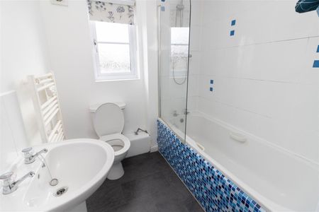 2 Bedroom House - Photo 5