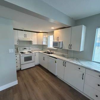 2 bed 2 bath pet friendly lower suite - Photo 1