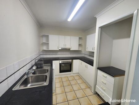 4 Bed Family Home - Photo 4