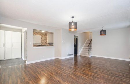 For Lease - 4 Jane Crescent Unit# Front, Barrie, Ontario - Photo 3