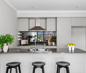 Modern style & low-maintenance living in a prime location - Photo 4