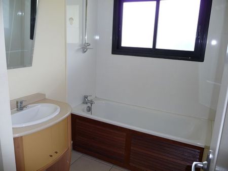 Location Appartement 3 pièces 72m² LA POSSESSION 97419 - Photo 5