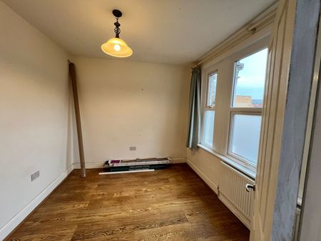 2 Bed Flat, Barking Road, E13 - Photo 2