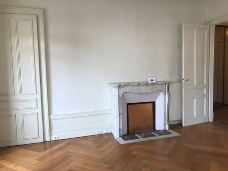 Location Appartement 4 pièces 98m² BESANCON 25000 - Photo 2