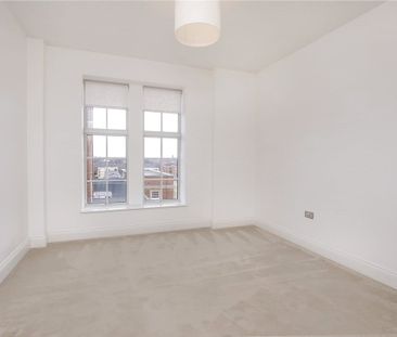 A stunning 3 bedroom duplex penthouse in one of York’s most exclusi... - Photo 2