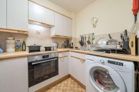 Sigrist Square, Kingston Upon Thames, KT2 - Photo 5