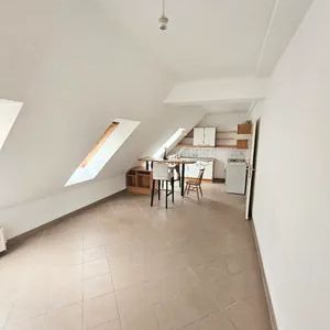 Sonnige Dachgeschosswohnung Nähe Westbahnhof - Photo 1