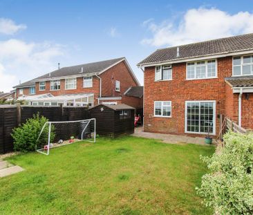 3 bedroom semi-detached house to rent - Photo 4