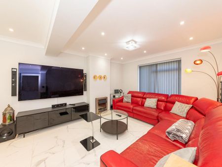 5 bedroom semi-detached house to rent - Photo 2