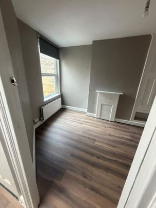 5 Bed Detached House, East St, IG11 - Photo 1