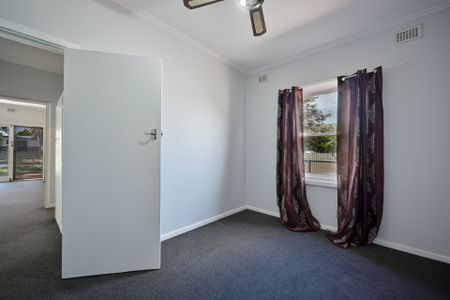 To register & apply for this property, please use this link: https://snug. com/ - Photo 3