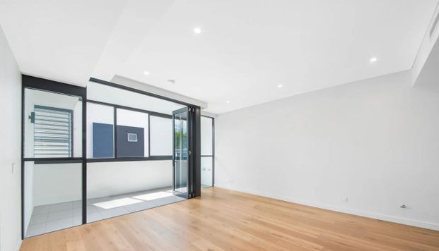 Ultra Modern and Convenient One Bedroom Apartment - Photo 1