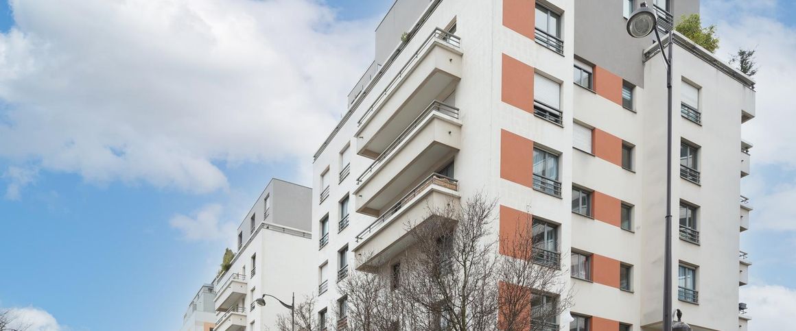 location Appartement F4 DE 94.4m² À PARIS - Photo 1