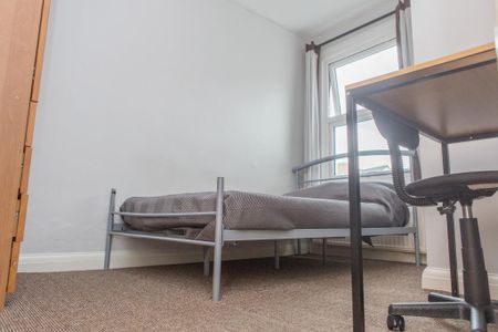 5 bedroom semi-detached house to rent - Photo 3