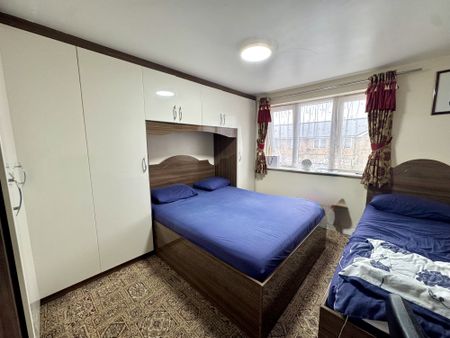 Cam House, Greater London, UB5 - Photo 4