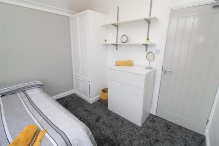 8 bedroom house to rent - Photo 3