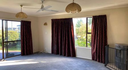 Spacious 4 bedroom Family Home - Photo 5