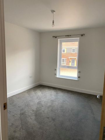 3 bedroom semi-detached house to rent - Photo 3