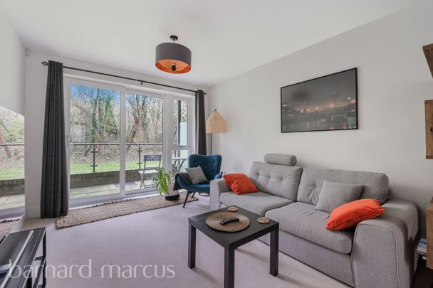 Woodcote Side, Epsom - Photo 1